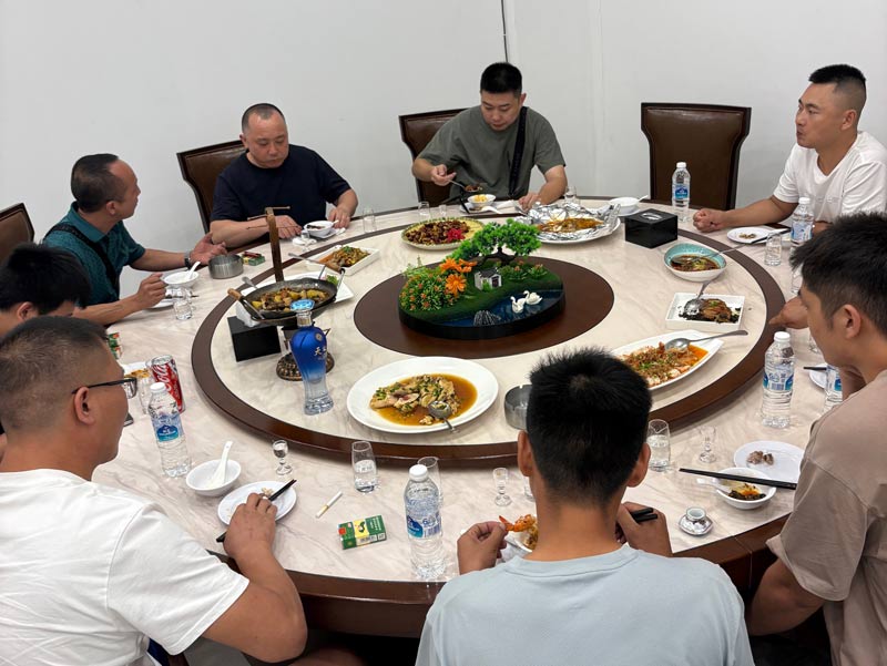 情暖海外匠心同行！公司董事长亲赴马来西亚工地慰问一线安装员工5