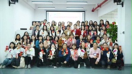 38女神节德友鑫公司特为女神们献上慰问礼物和红包