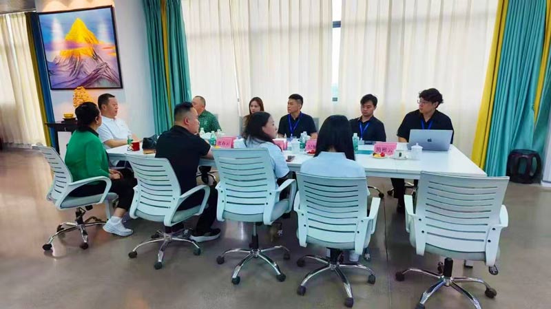 美中贸易发展协会会长深圳市湾品汇数字科技有限公司董事长谢建华先生一行莅临中山市德友鑫智能装备有限公司考察交流2