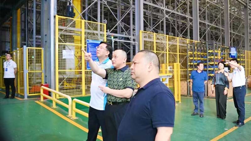 湖北省咸宁市政协党组书记、主席梁细林率招商引资考察组莅临中山市德友鑫公司考察