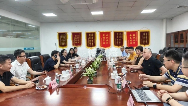 湖北省咸宁市政协主席梁细林率团莅临德友鑫考察，共商招商引资